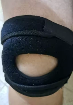Foto de cliente usando rodillera